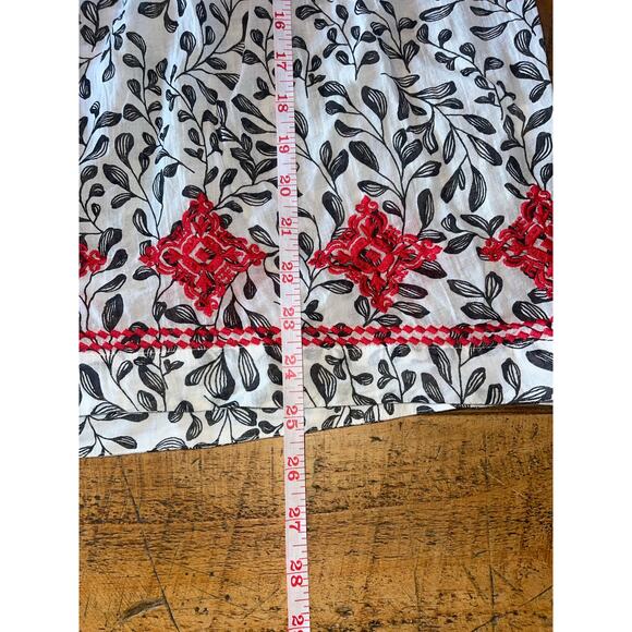 Womens J Jill Black White Red Tassel Embroidered Floral‎ Boho Peasant Top MP - Picture 8 of 9